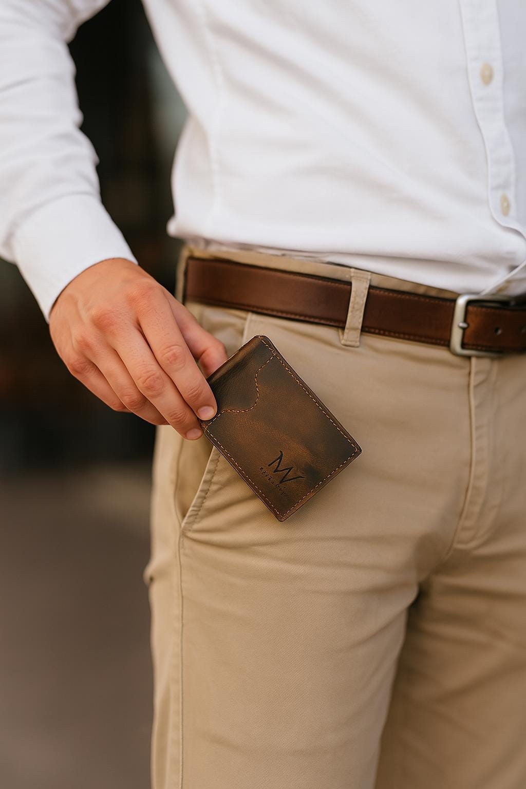 Handmade Full-Grain Leather Bifold Wallet: RFID Blocking, Engraved Gift
